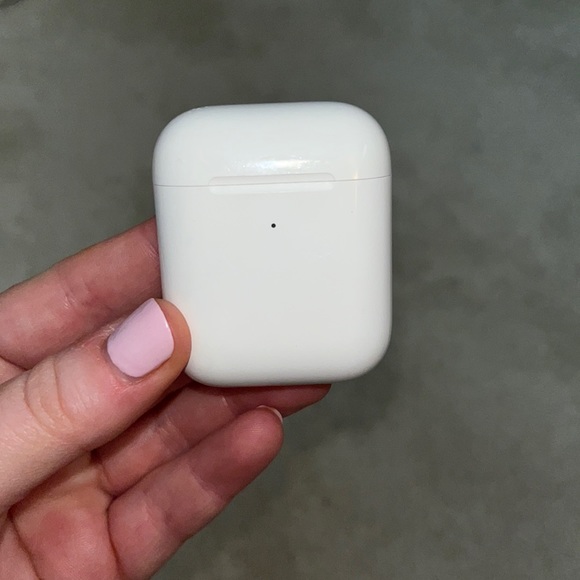 AirPods (2nd Generation) with Charging Case